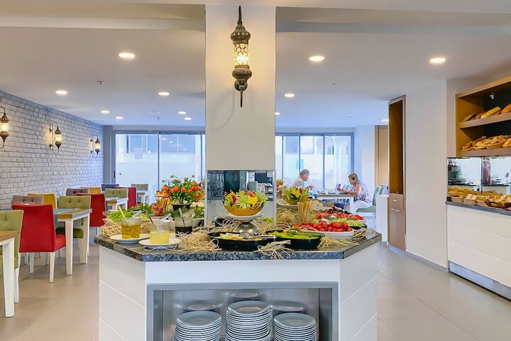Dining 70 of 73