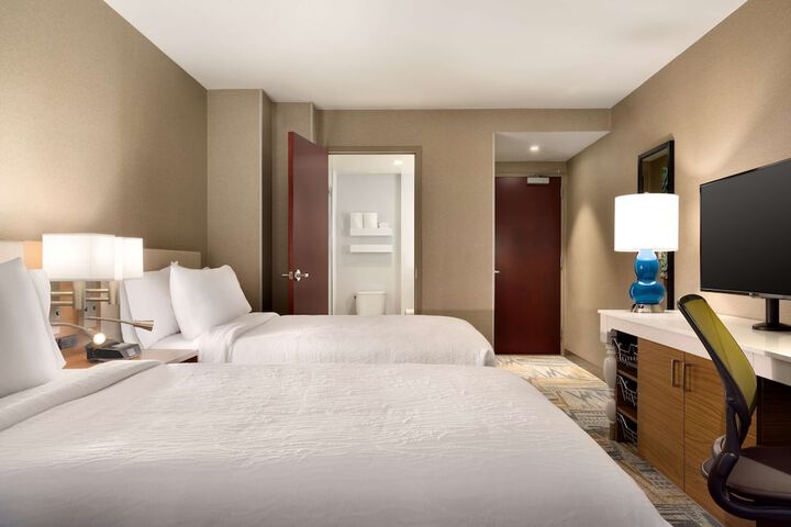Double Accessible King Size Bed (3 of 9)