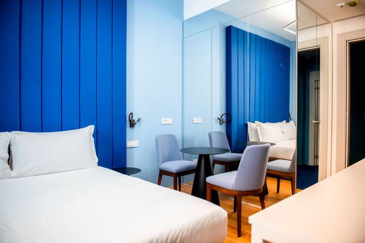 Room 42 of 188