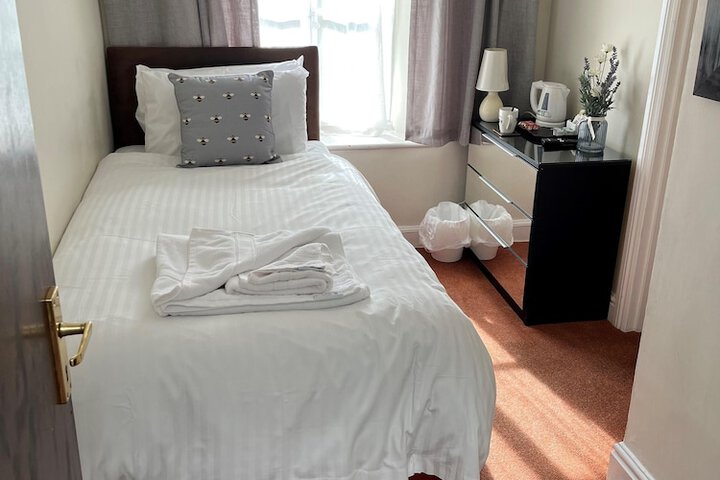 Room 6 of 19