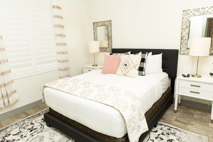 Room 4 of 18