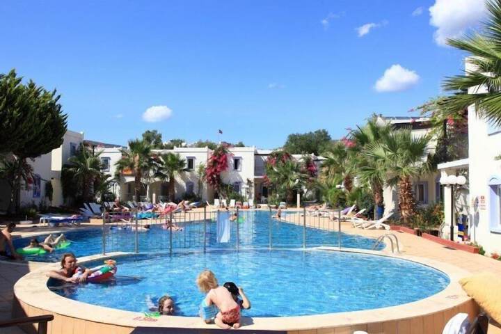 Pool Hotel