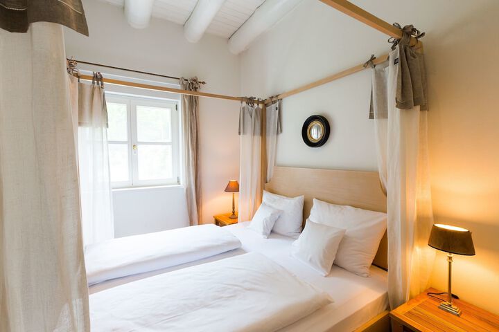 Room 28 of 152