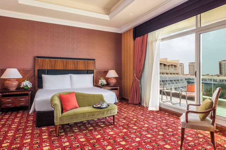 Room 4 of 80