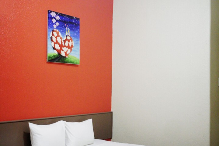 Room 2 of 7