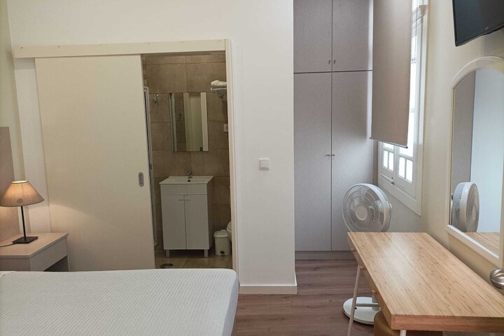 Room 14 of 40