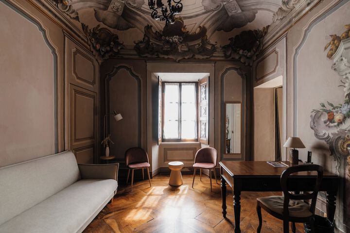 Room 7 of 44