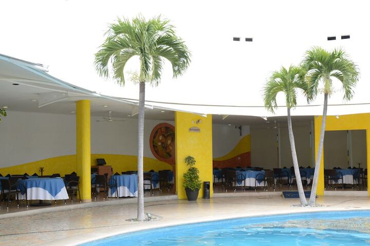 Hotel Pool
