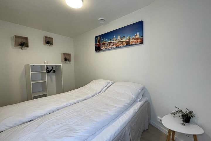 Room 3 of 37