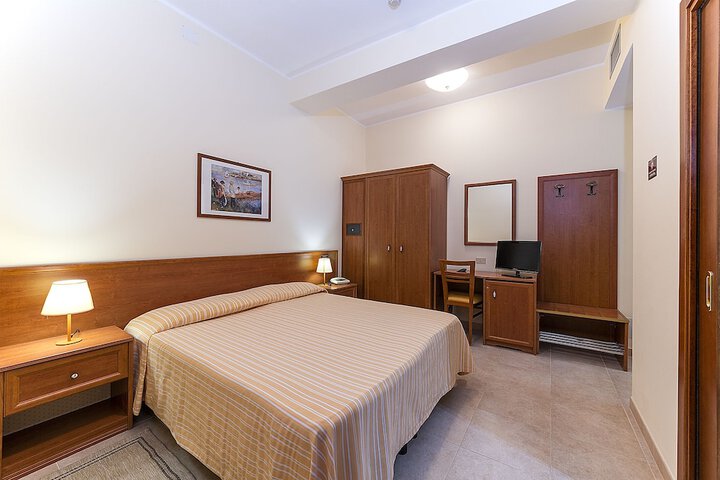 Room 13 of 44