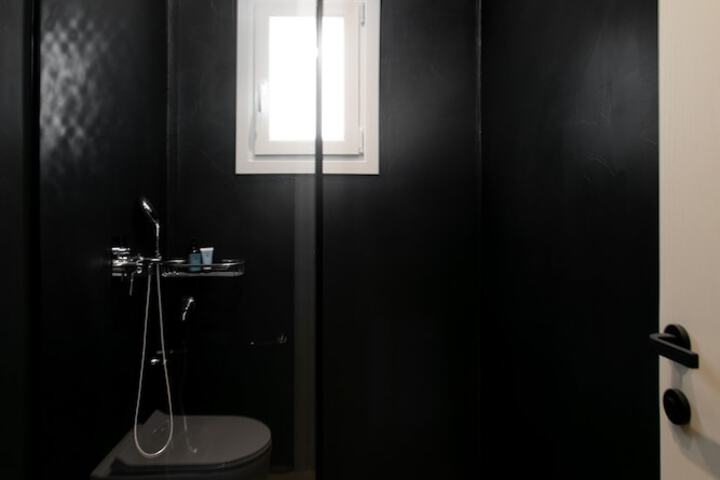 Room 77 of 136