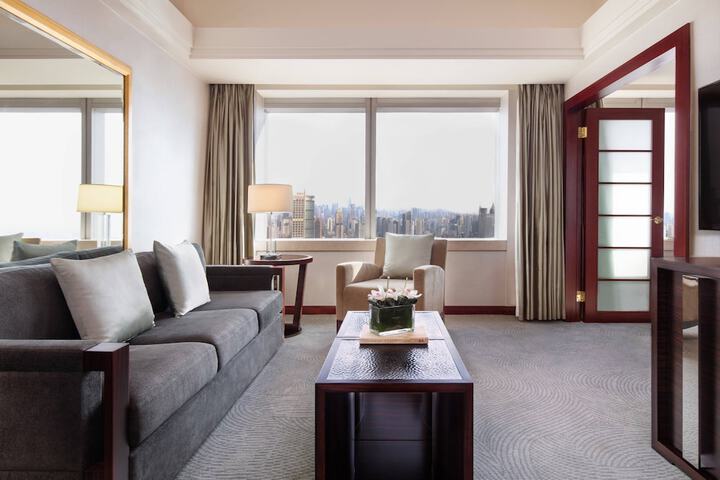 Room 14 of 65