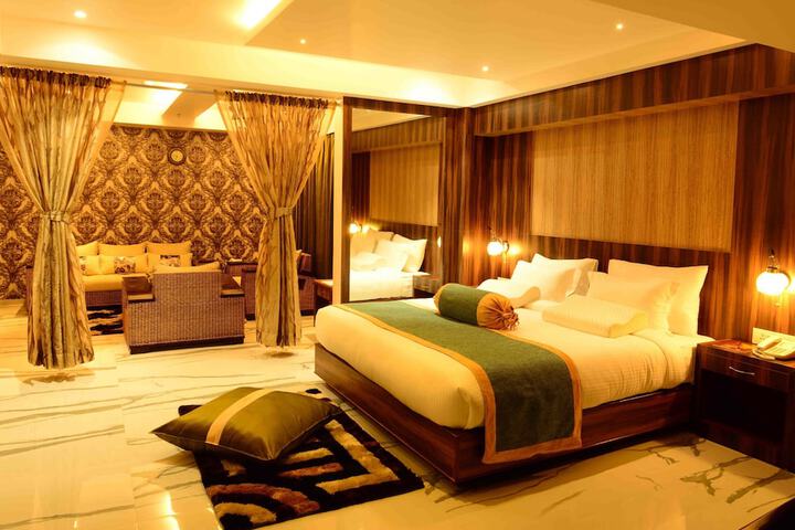 Room 15 of 48