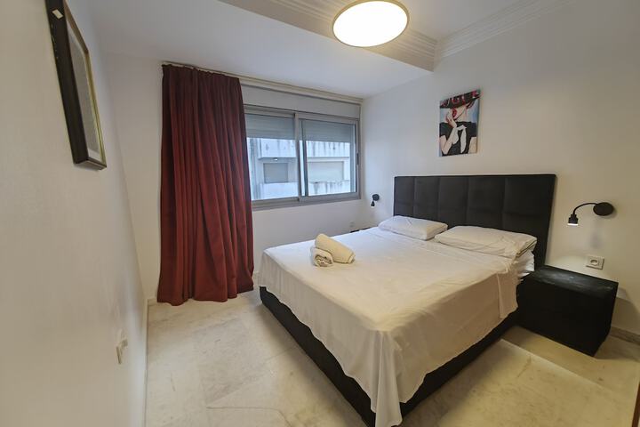 Room 34 of 404