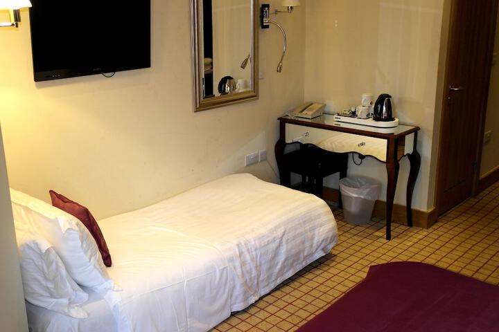 Room 10 of 48