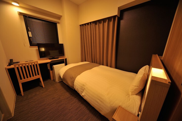 Room 17 of 144