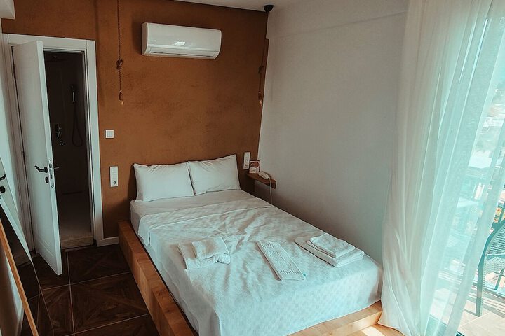 Room 9 of 15