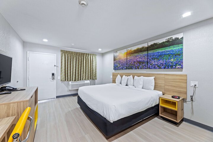 1 King Bed (8 of 14)