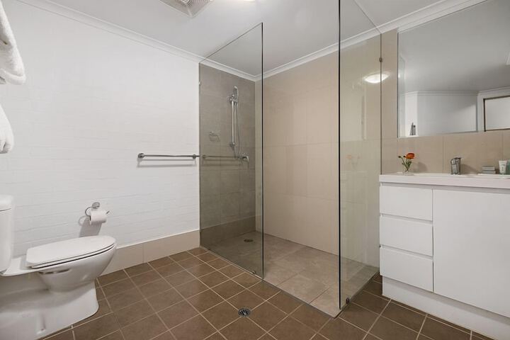 Room 20 of 32