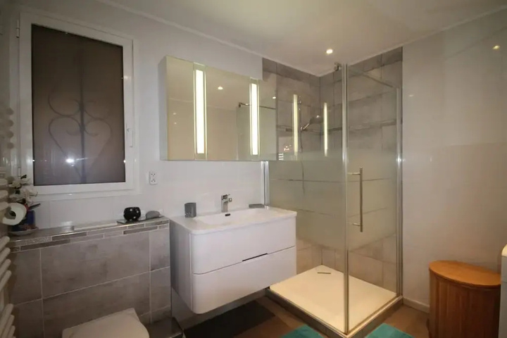 Room 4 of 10