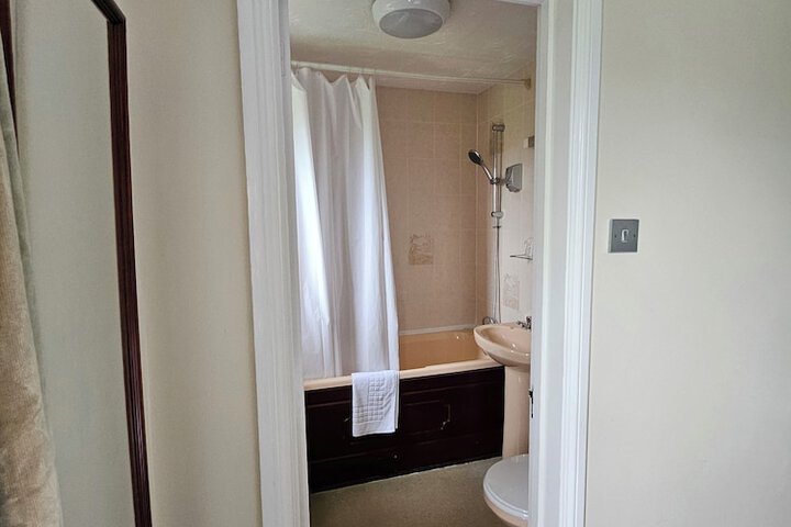 Room 16 of 44