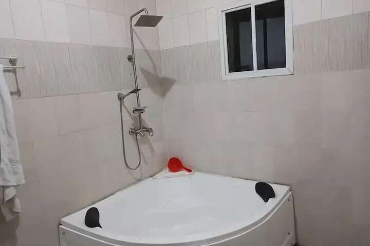Room 8 of 27