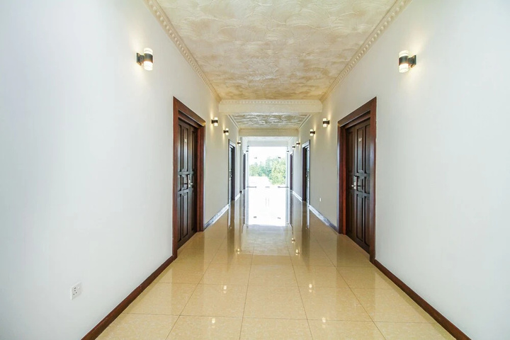 Room 12 of 16