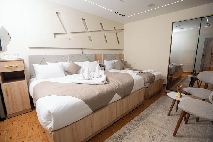 Room 27 of 47