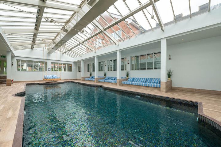 Pool Hotel