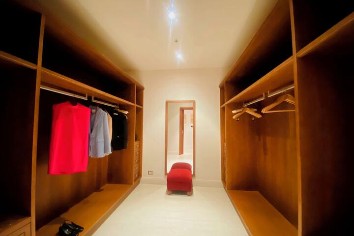 Room 35 of 125
