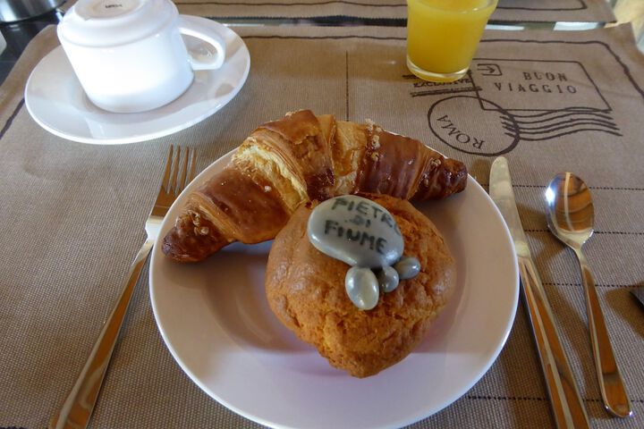 Breakfast/Coffee Service 26 of 40
