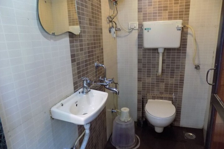 Room 12 of 12