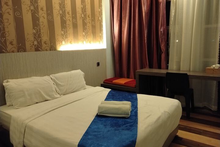 Room 32 of 66