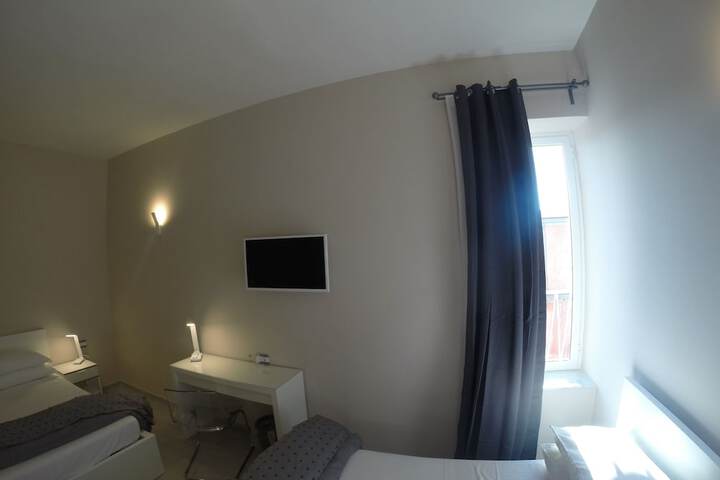 Room 10 of 96