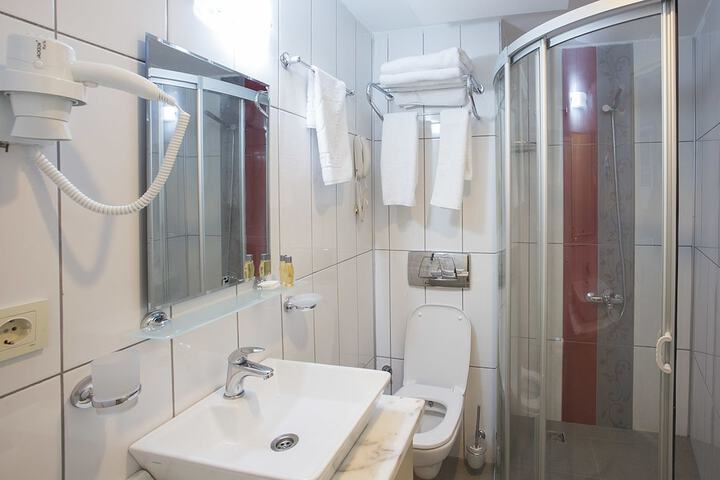 Room 13 of 20