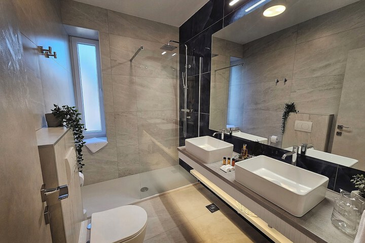 Room 40 of 49