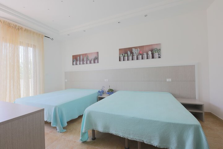Room 6 of 37