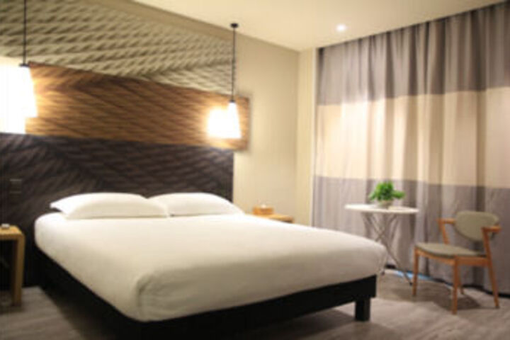 Room 38 of 79