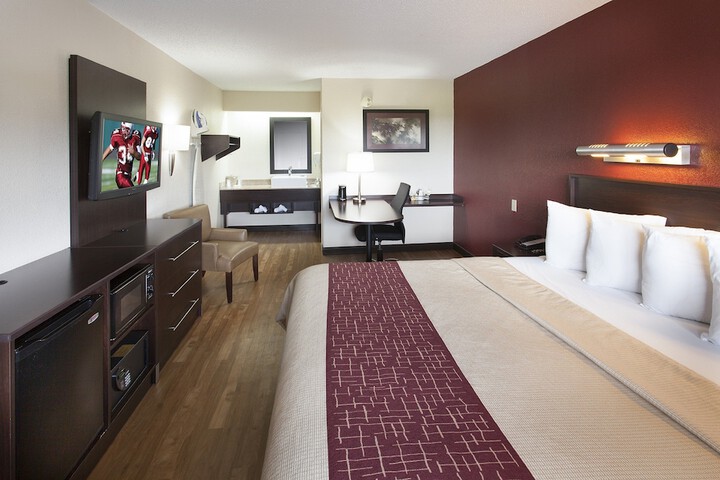 1 King Bed (7 of 18)