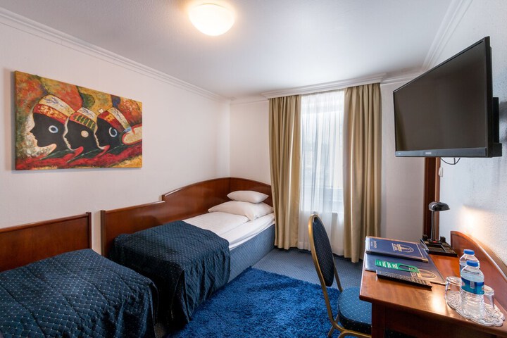 Room 5 of 24