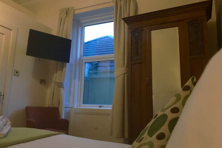 Room 6 of 35