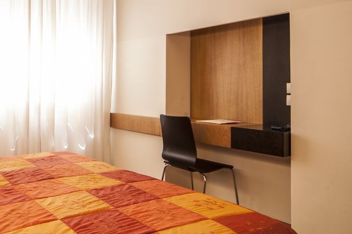 Room 11 of 39