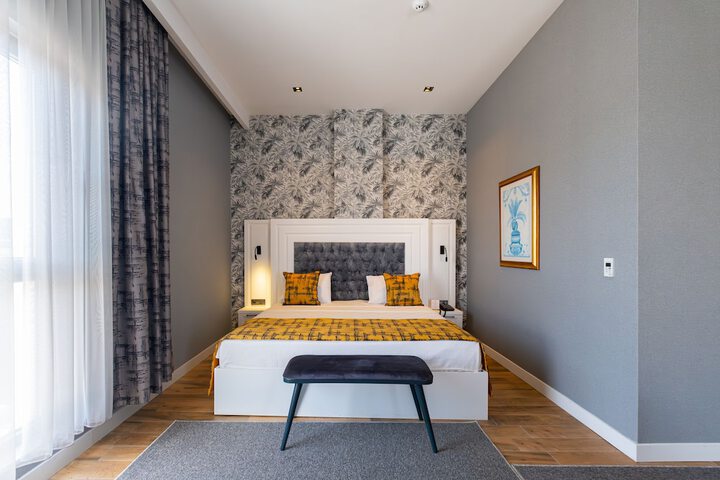 Room 32 of 51