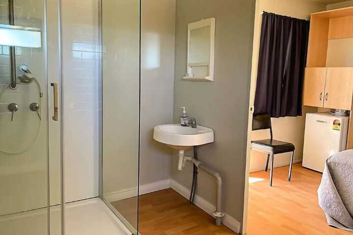 Room 5 of 10