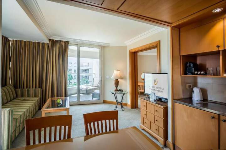 Room 33 of 82