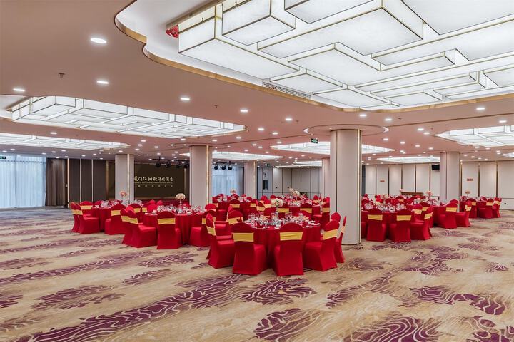 Ballroom/Hall 66 of 82