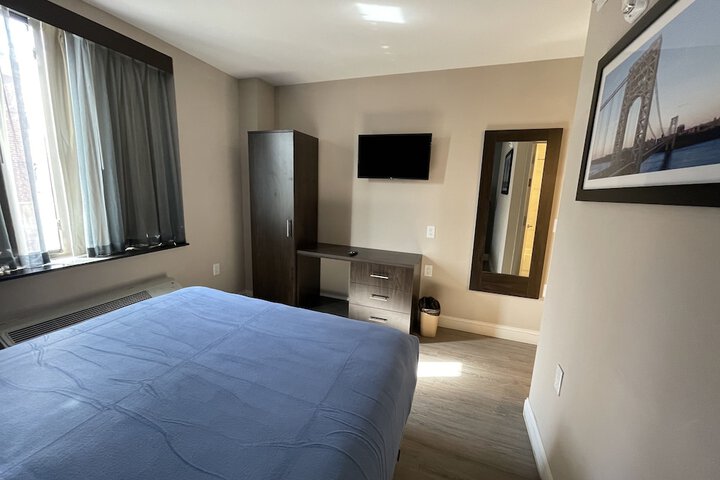 Room 3 of 8