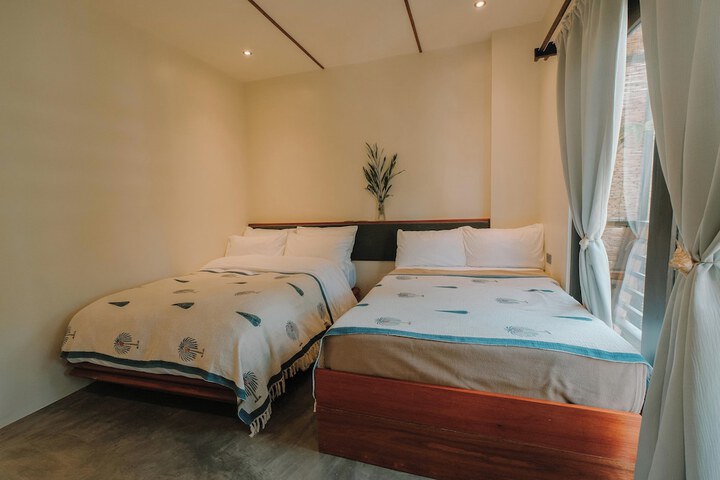 Room 7 of 16