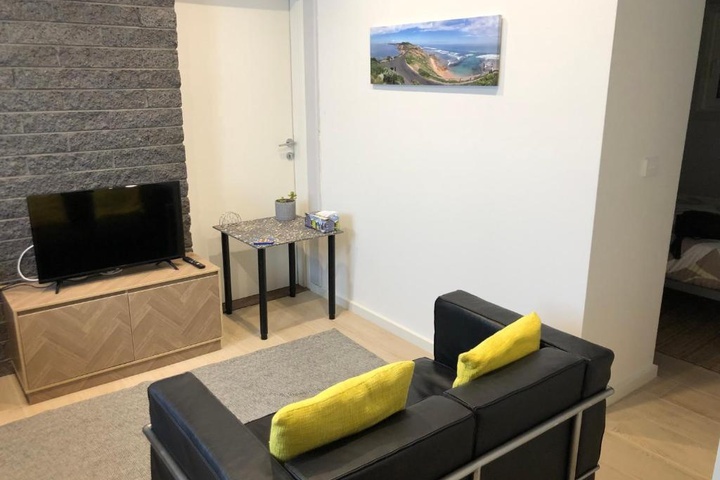 Room 3 of 8