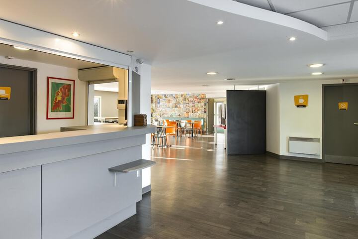 Hotel Entry